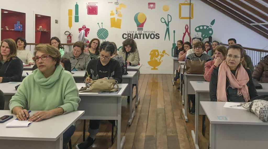 Liceu de Ofícios Criativos oferece cursos estratégicos para artesãos de Curitiba