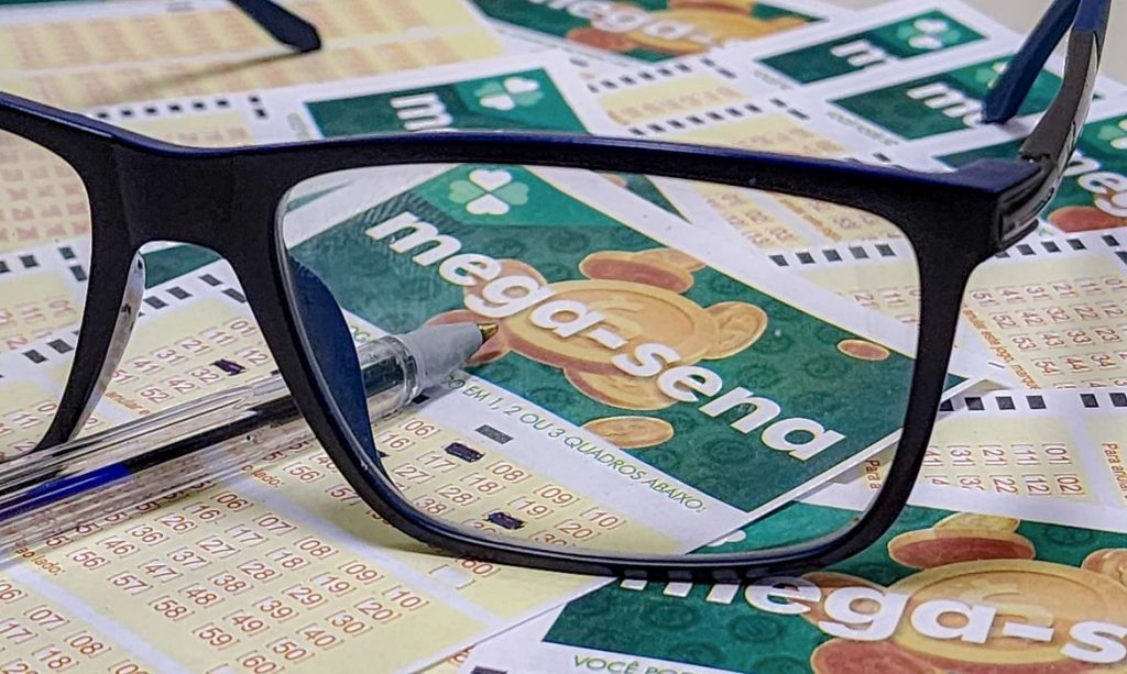 Mega-Sena acumula e pode pagar prêmio de R$ 115 milhões nesta terça-feira