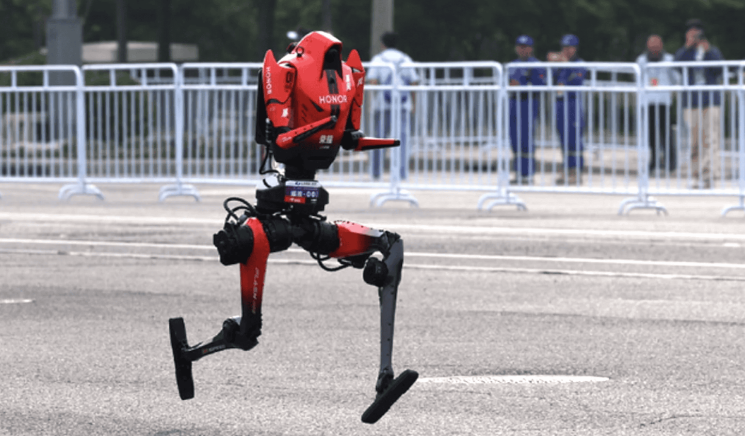 Robô humanoide bate recorde mundial em meia-maratona