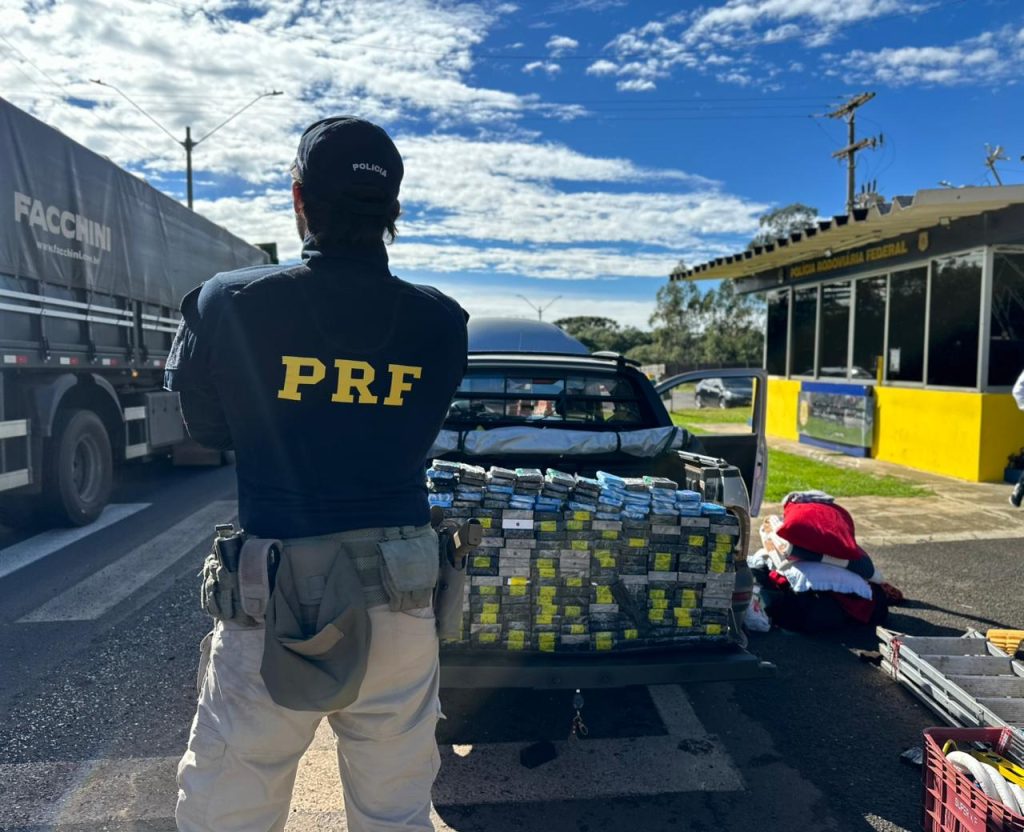 PRF apreende carga milionária de iPhones escondida em picape na BR-277