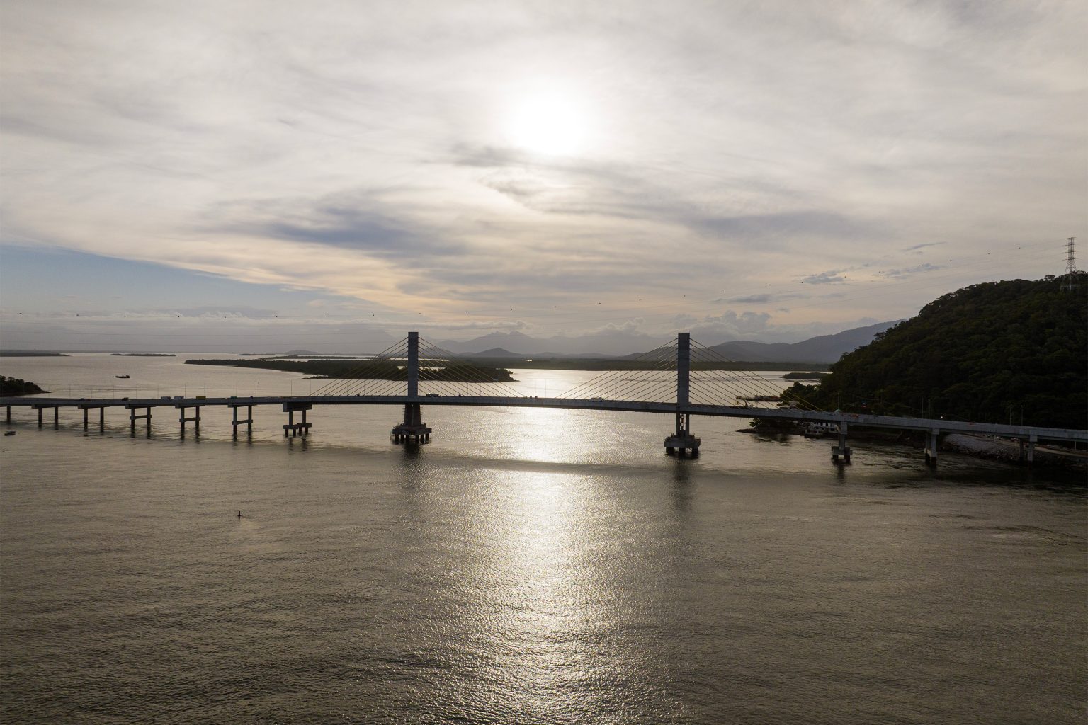 Faltam 15 dias: Ponte de Guaratuba recebe juntas de dilatação para garantir segurança
