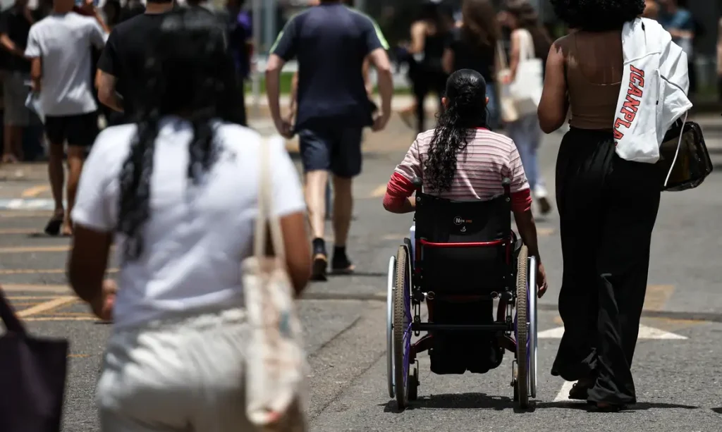 Estudantes do Paraná correm contra o tempo para garantir isenção no Enem 2026