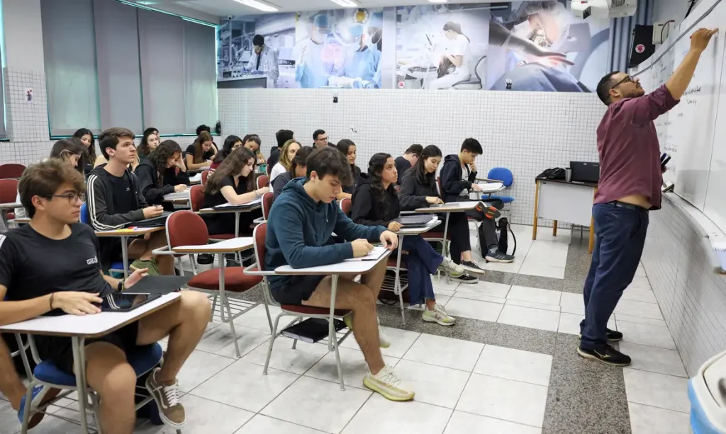 Fies 2026: Estudantes pré-selecionados para vagas remanescentes devem validar dados a partir de hoje