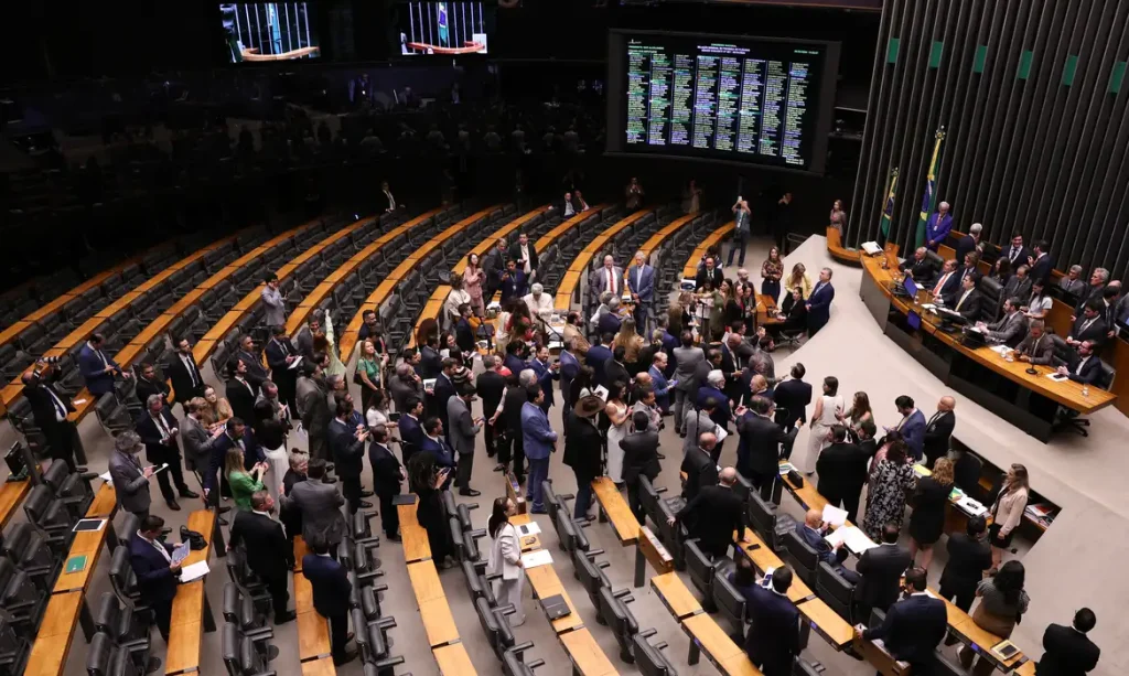 Congresso derruba veto de Lula ao PL da Dosimetria e reduz penas do 8 de Janeiro