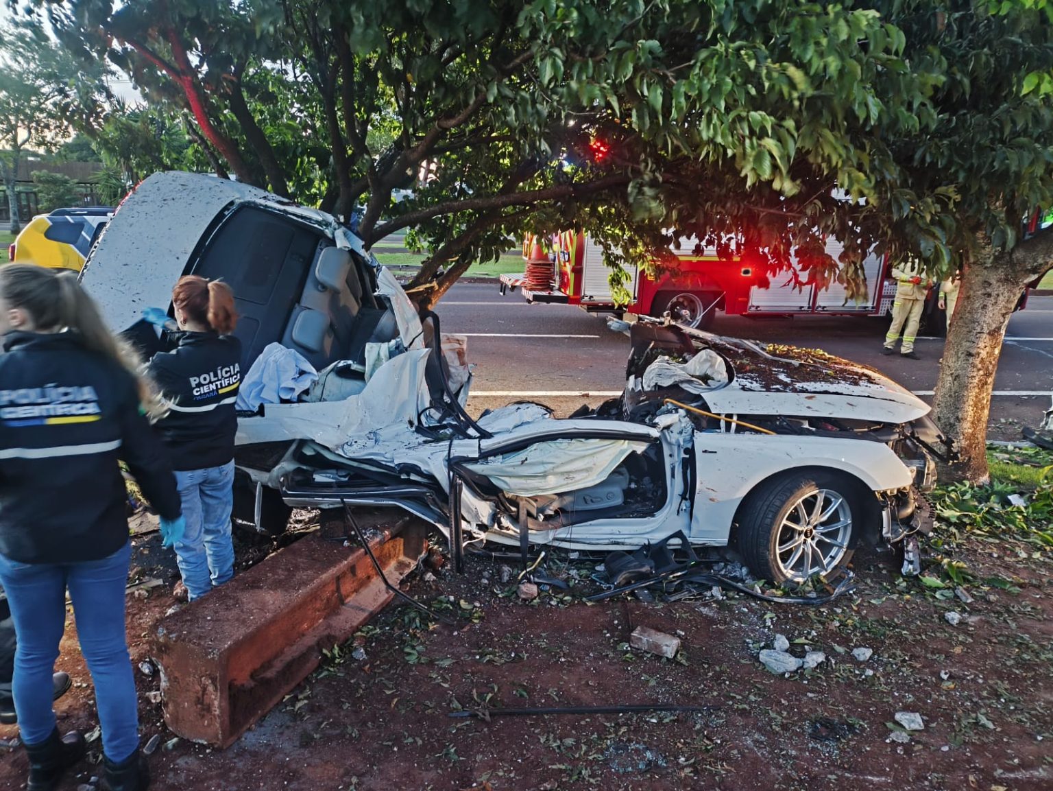 Acidente grave na Avenida Tancredo Neves deixa dois mortos em Cascavel