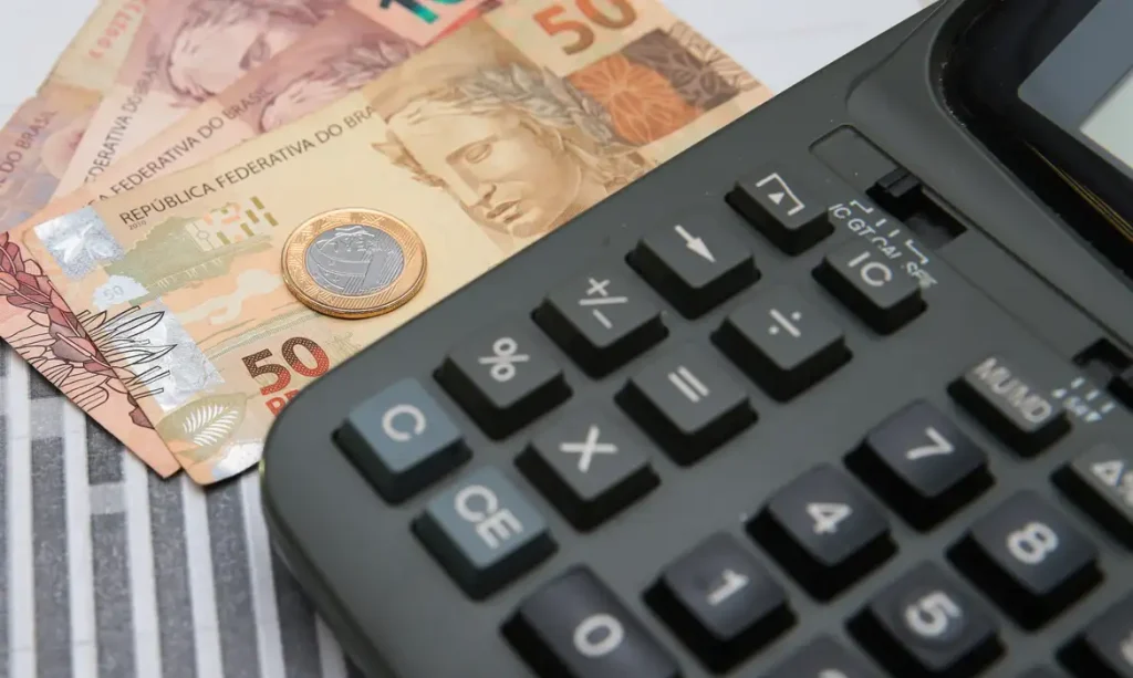 FMI prevê desaceleração da economia brasileira e avanço do desemprego nos próximos anos