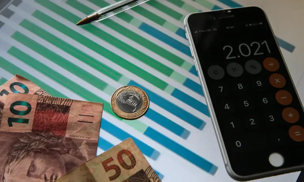 Tensão comercial: Estados Unidos anunciam nova sobretaxa de 12,5% contra produtos do Brasil