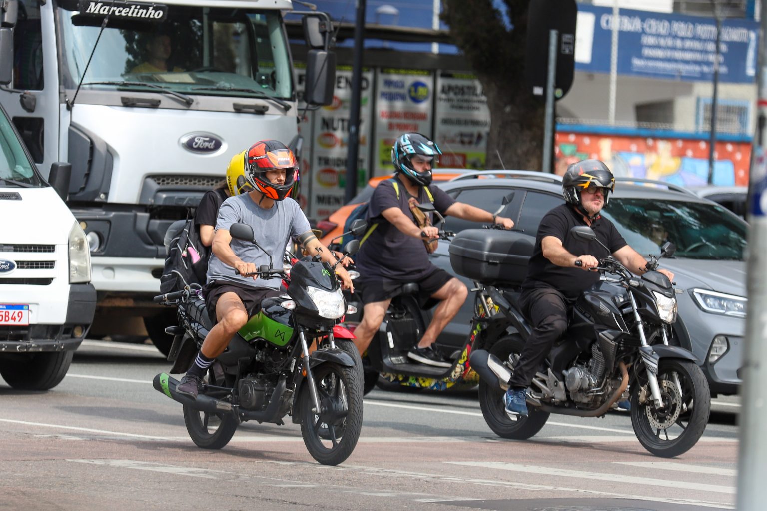 IPVA Zero e Alíquotas Menores: Vendas de motocicletas dobram no Paraná e emplacamentos de carros disparam em 2026