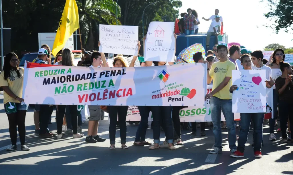 CCJ retoma debate sobre redução da maioridade penal para 16 anos