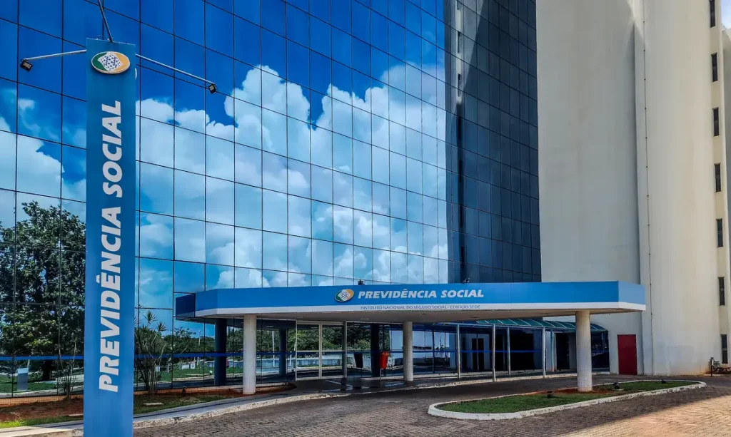 Vazamento no sistema do INSS expõe dados de quase três milhões de CPFs pelo país