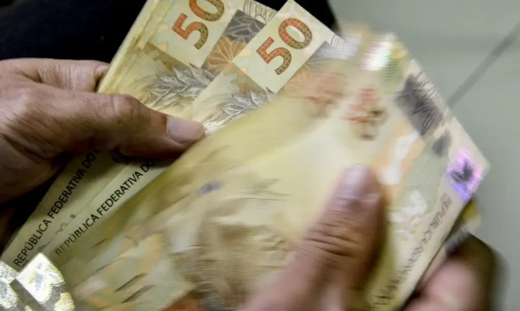 Novo Desenrola entra em vigor nesta terça com descontos de até 90%