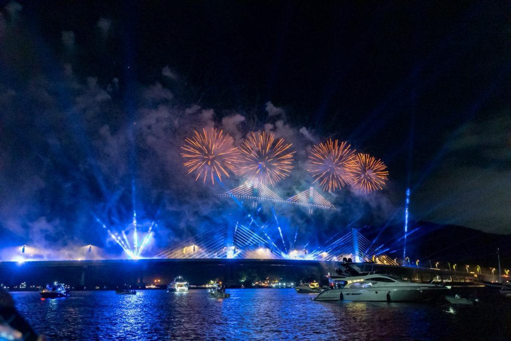 Show de drones e luzes celebra entrega da Ponte de Guaratuba em espetáculo histórico
