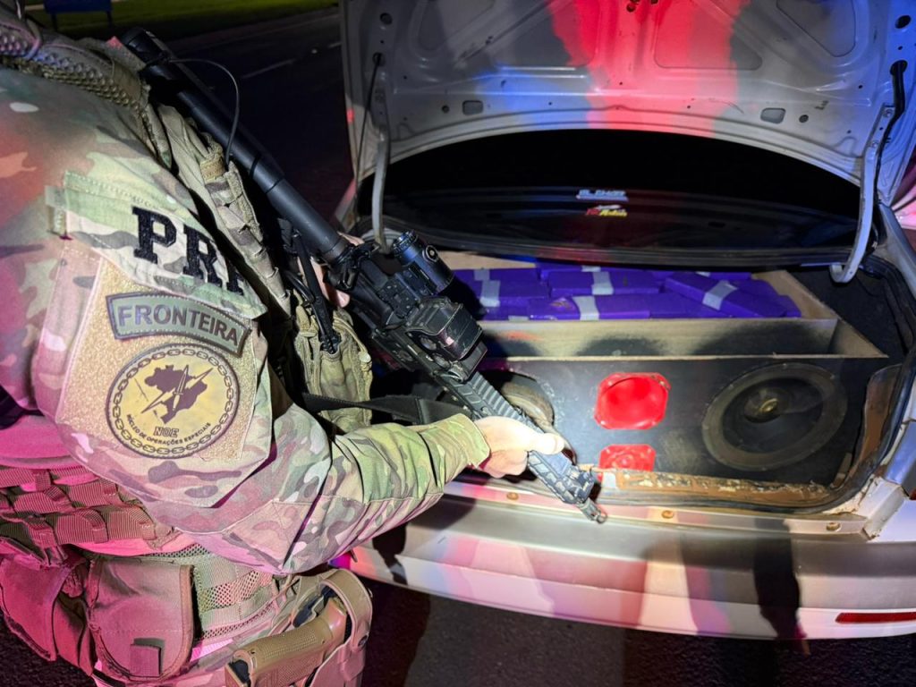 Céu Azul: PRF prende irmãos com quase 100 kg de maconha em caixa de som