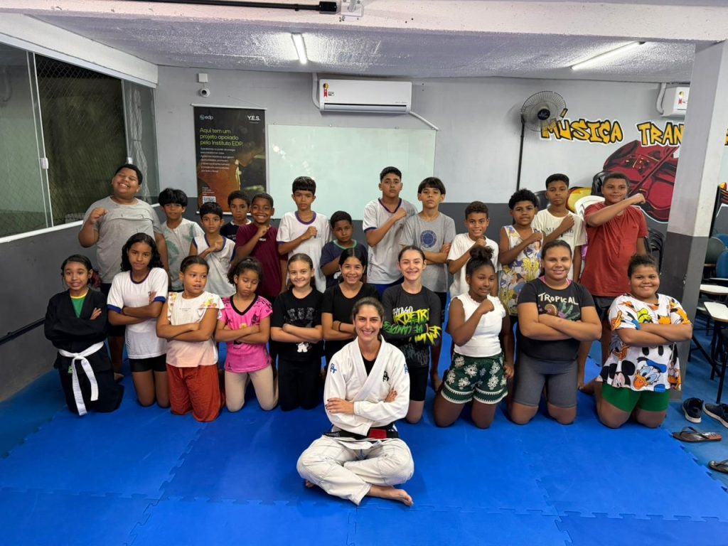 Projeto oferece aulas gratuitas de jiu-jitsu e karatê para jovens em quatro cidades do Paraná
