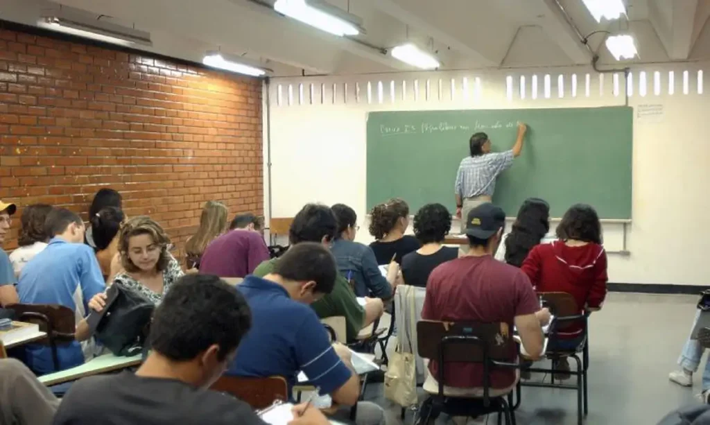 Fies 2026: adesão de faculdades termina nesta segunda-feira