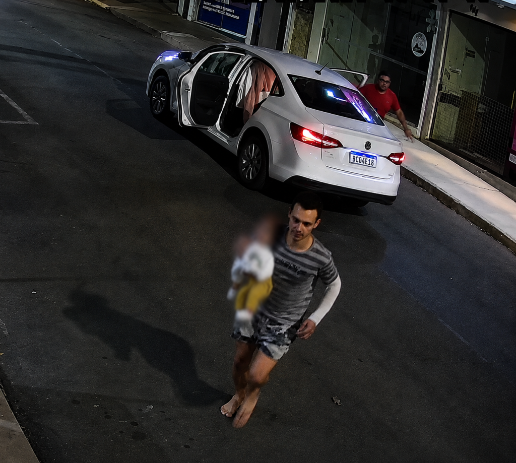 Homem em surto pula de carro em movimento com bebê e é preso no Norte Pioneiro do Paraná