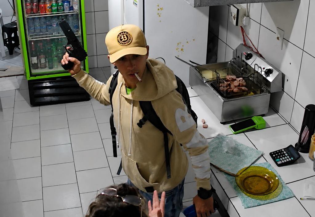 Polícia procura criminoso que agrediu vítima durante assalto no Capão Raso