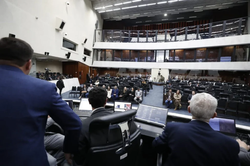 Economia pública: Assembleia Legislativa do Paraná tem o segundo menor custo por habitante do país