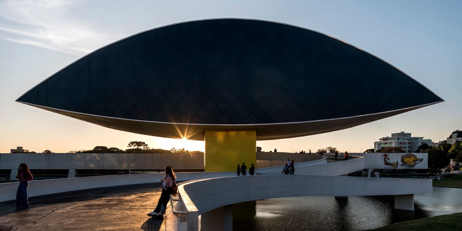 Museu Oscar Niemeyer abre às segundas-feiras com programação especial de férias em Curitiba
