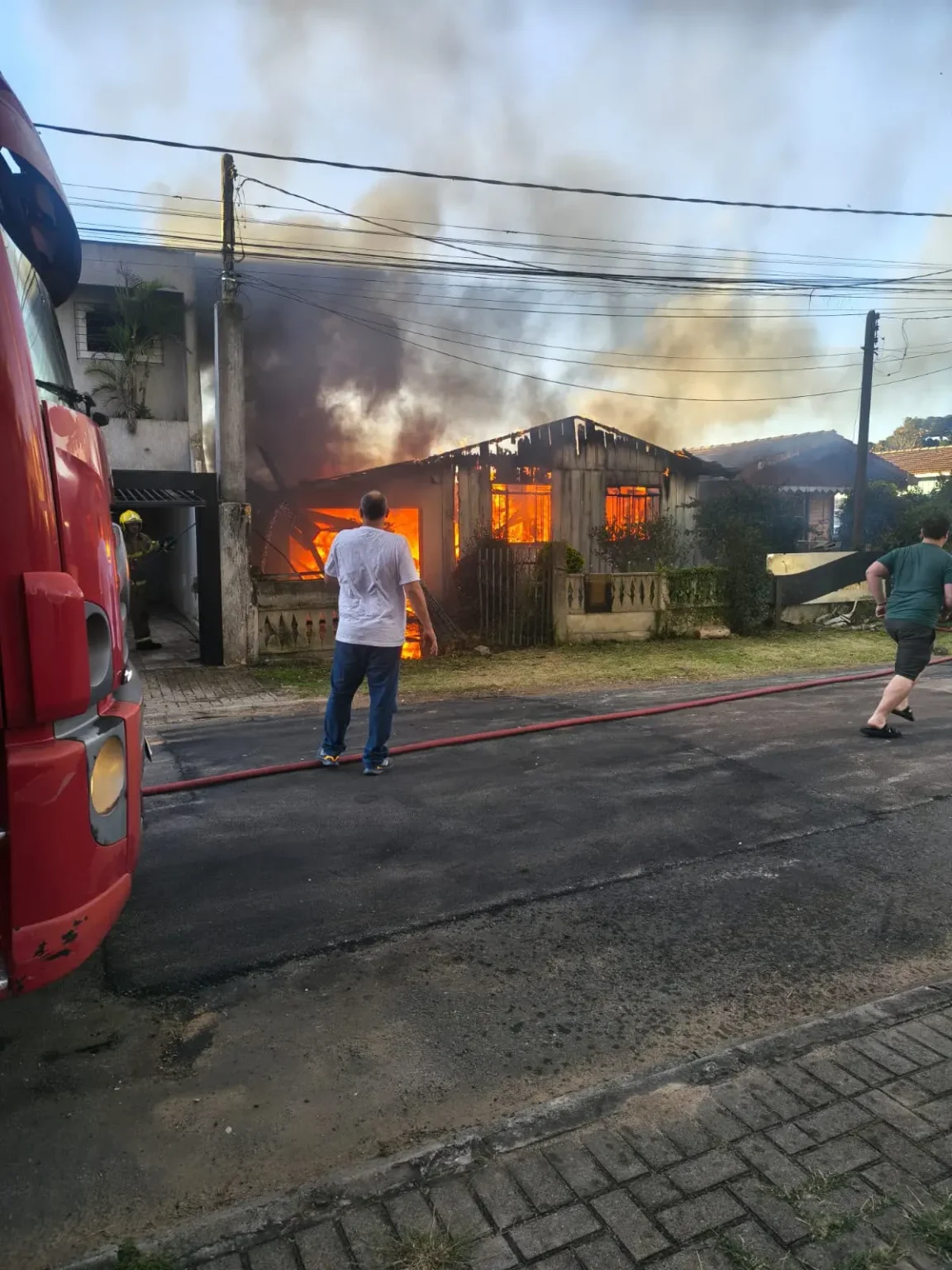 Menino autista de 11 anos salva bisavó de 104 anos de incêndio em Curitiba e família pede ajuda