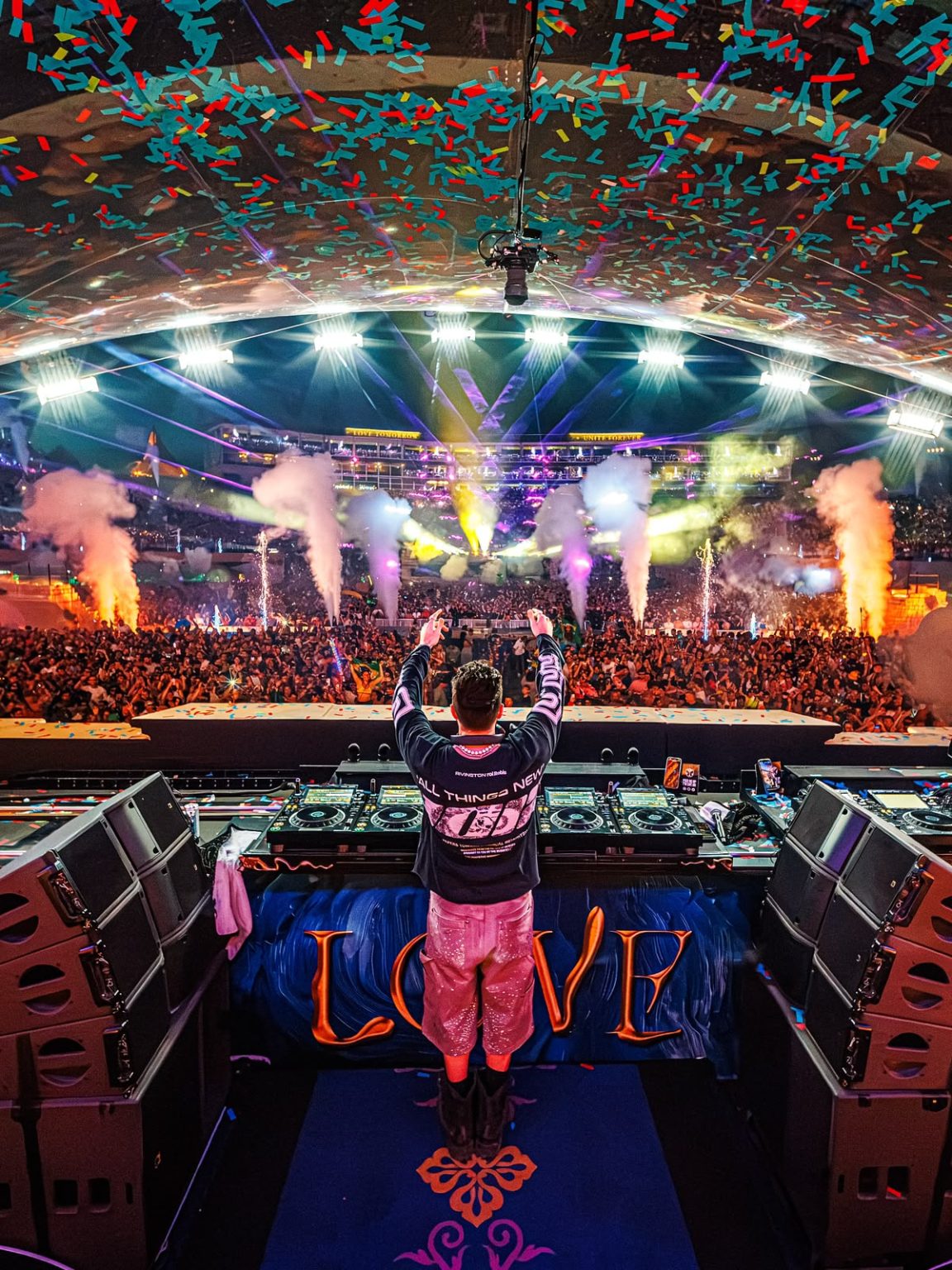 Alok domina palco principal do Tomorrowland e celebra trajetória dos pais na Bélgica