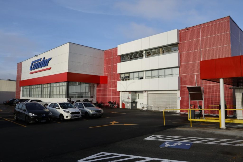 Mutirão de empregos em Curitiba: Rede Condor oferta vagas nesta quinta-feira