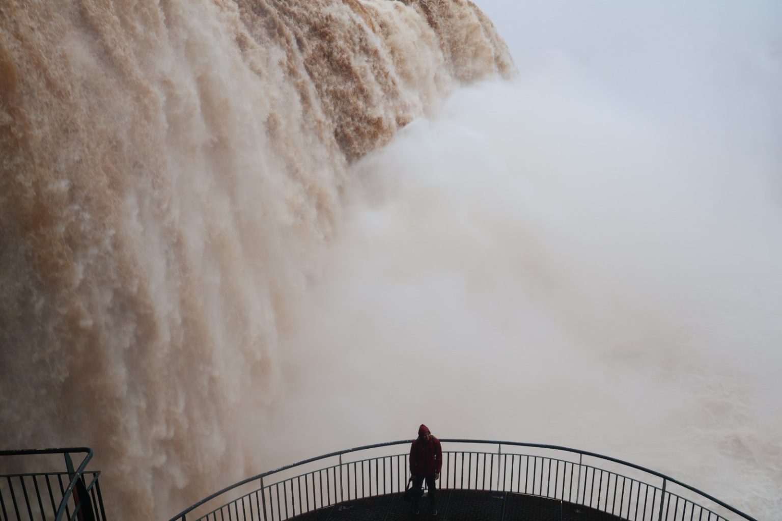 Espetáculo da natureza: Vazão das Cataratas do Iguaçu chega a cinco milhões de litros