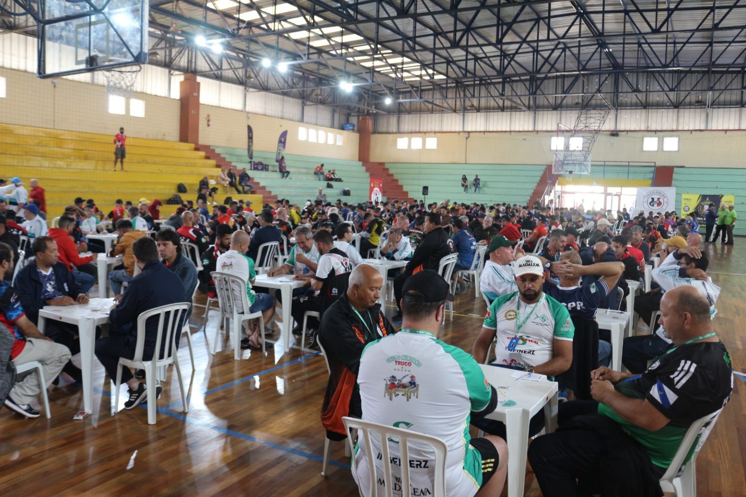 Fim de semana esportivo: Curitiba sedia Brasileiro de Futebol de Mesa e Paranaense de Truco