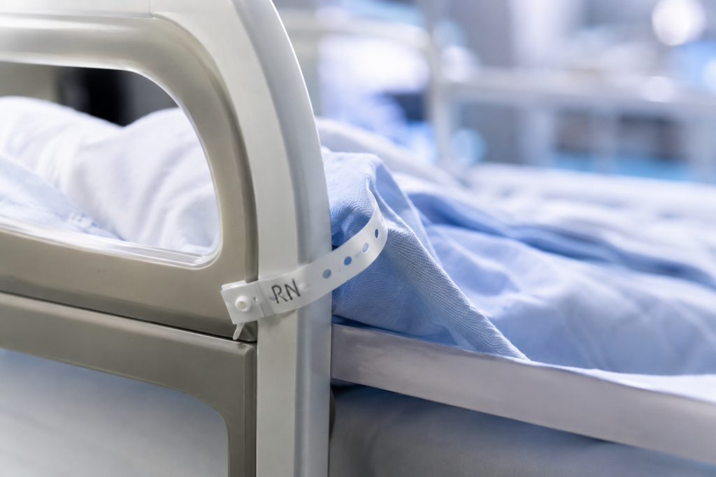 Comoção em Piraquara: Bebê encontrada abandonada morre no Hospital de Clínicas após 19 dias internada
