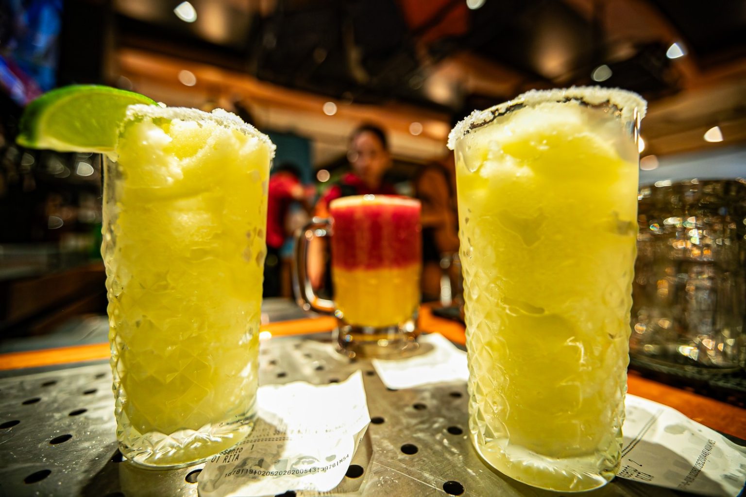 Outback reforça o Billabong Hour com bebidas pela metade do preço nas unidades de Curitiba
