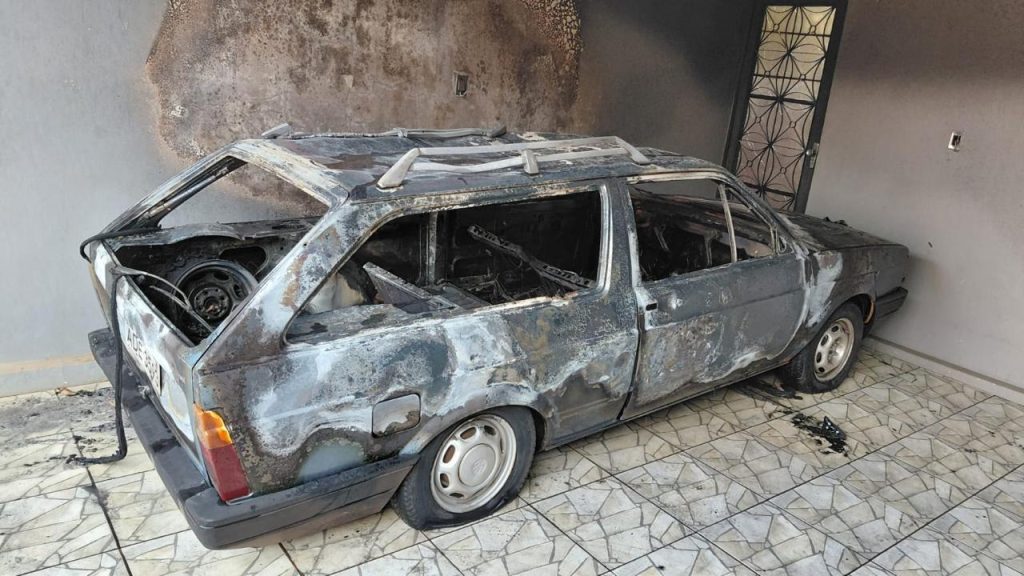 Forças de segurança prendem homem investigado por incandear carro, destruir veículo de professora e ameaçar família em Cambará