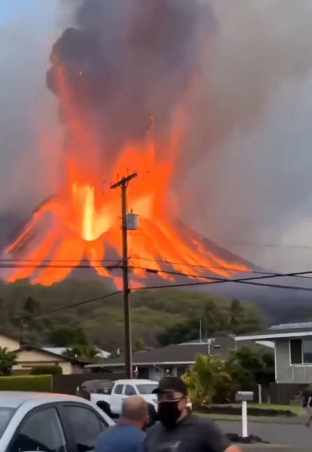 Vulcão Anak Krakatau entra em erupção na Indonésia, lança cinzas a 15 km de altitude e afeta mais de 340 mil passageiros