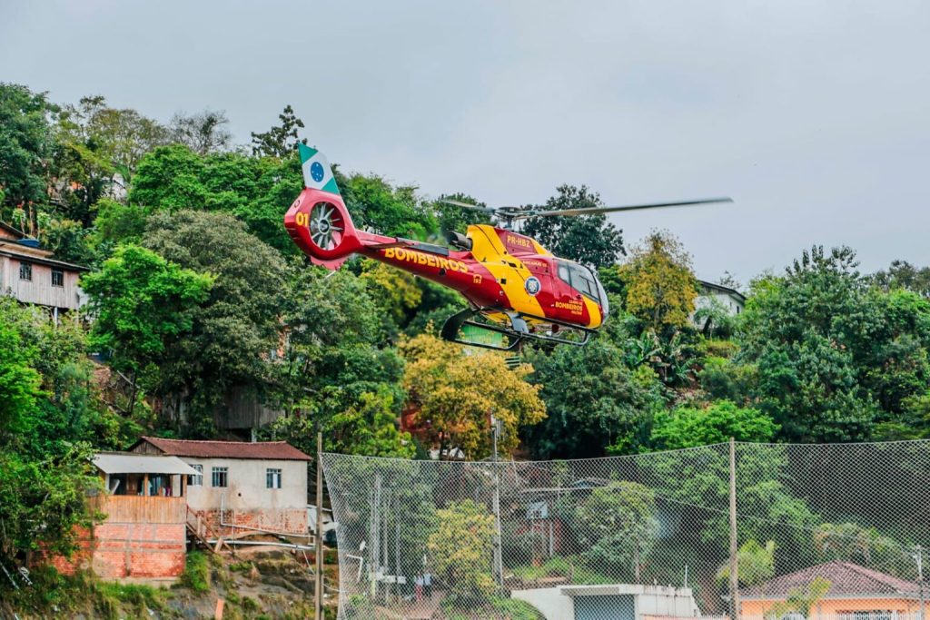 Bombeiros buscam dois desaparecidos no Vale do Ribeira após chuvas devastadoras e deslizamentos