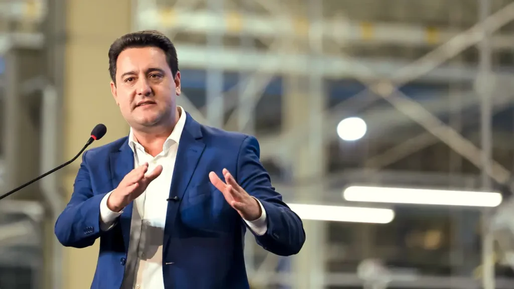 Ratinho Júnior anuncia redução da tarifa de água e esgoto de 25% em todo o estado