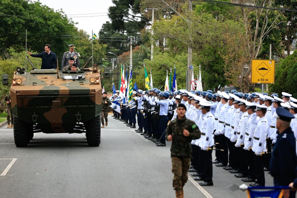 Desfile de 7 de Setembro reúne 2,6 mil participantes na Avenida Cândido de Abreu e celebra os 204 anos da Independência