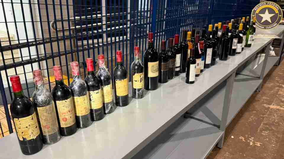 Apreensão na fronteira: Receita Federal apreende R$ 500 mil em vinhos de luxo sem nota na BR-277 no Paraná