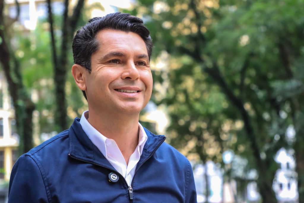 Alexandre Curi lidera corrida ao Senado com 32% das intenções de voto no Paraná