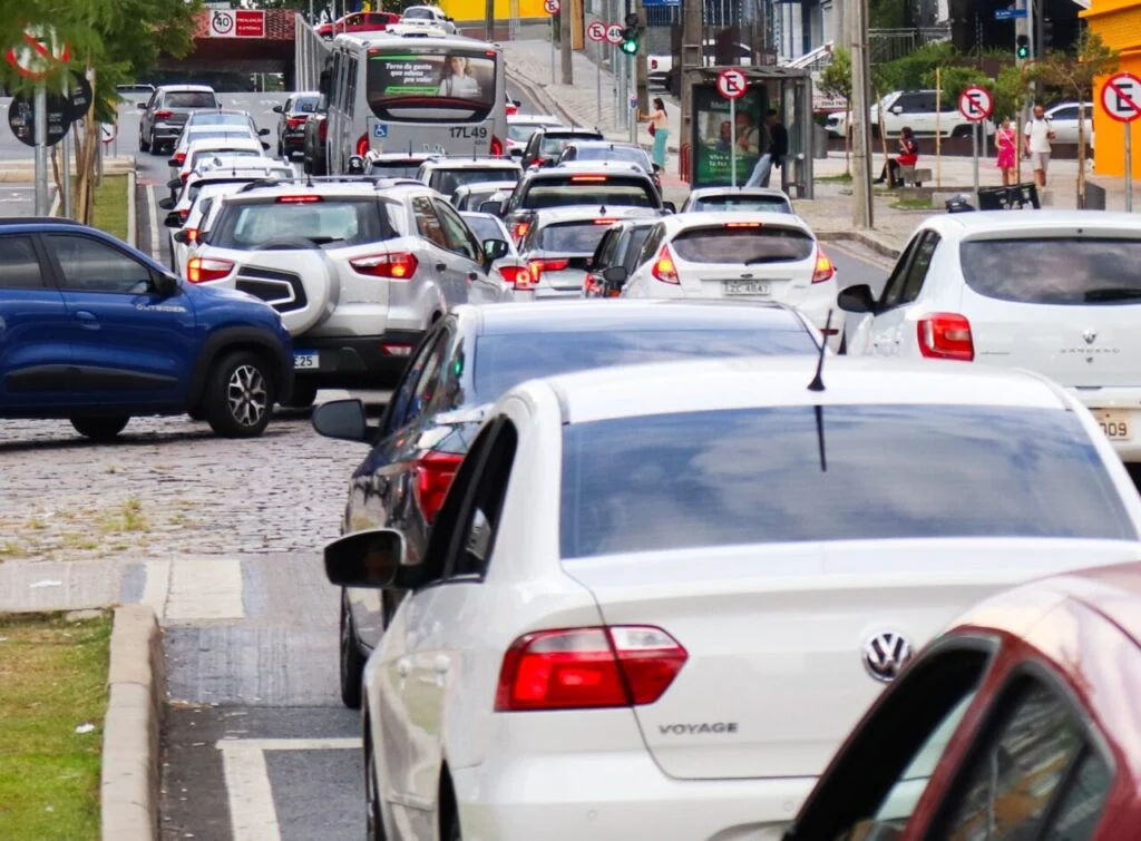 Frota em expansão: Paraná assume a liderança nacional em proporção de veículos por habitante