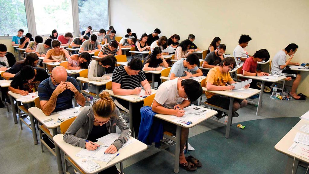 Oportunidade profissional: CRM-PR abre concurso público com salários de até R$ 6,9 mil em Curitiba