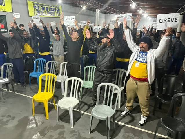 Trabalhadores dos Correios aprovam greve por tempo indeterminado no Paraná a partir desta quinta-feira