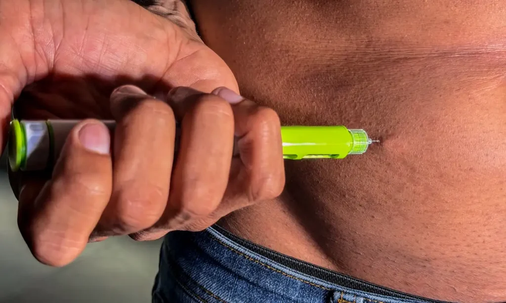 Saúde e Farmacêutica: Anvisa aprova registro de nova caneta de semaglutida fabricada pela EMS
