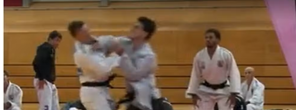 Judoca olímpico alemão é agredido no tatame, fratura a mandíbula e perde dentes em competição na Alemanha