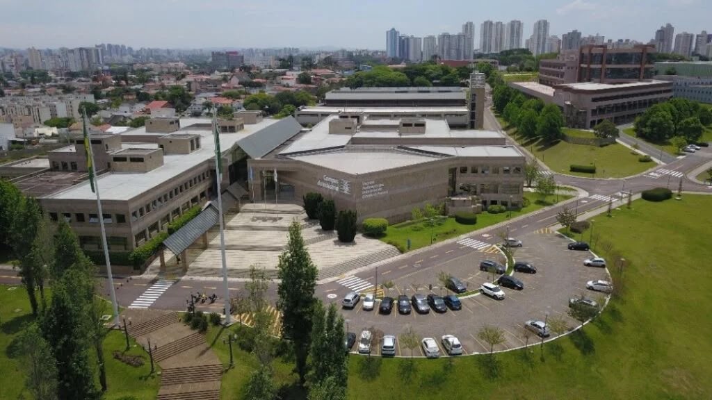 UniSenai PR promove Feira de Profissões no Campus da Indústria para conectar estudantes ao mercado