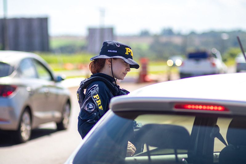PRF reforça fiscalização nas rodovias do Paraná durante feriado de Nossa Senhora Aparecida