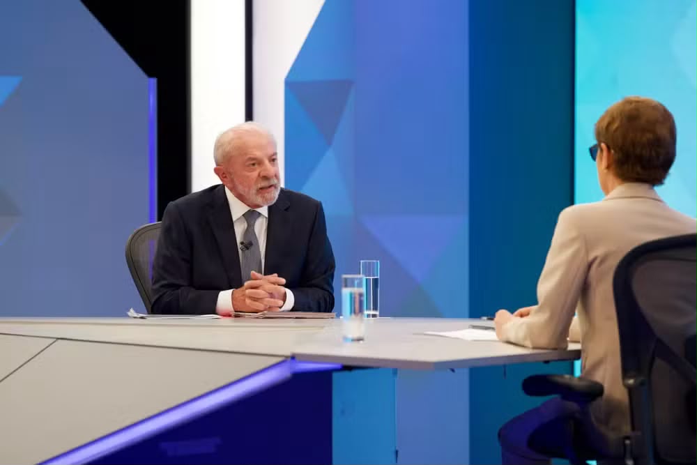 Lula afirma que não sabia do congelamento do Bolsa Família e determina reajuste do benefício