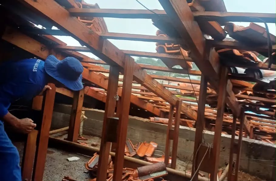 Presos trabalham na reconstrução de escolas danificadas por forte temporal em Laranjeiras do Sul
