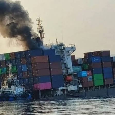 Cenário surreal no Oriente Médio: Navio cargueiro com 2.500 contêineres afunda após bater em mina naval no Estreito de Hormuz