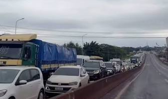 Movimento histórico: Sábado registra recorde de trânsito para entrar no Paraguai pela Ponte da Amizade