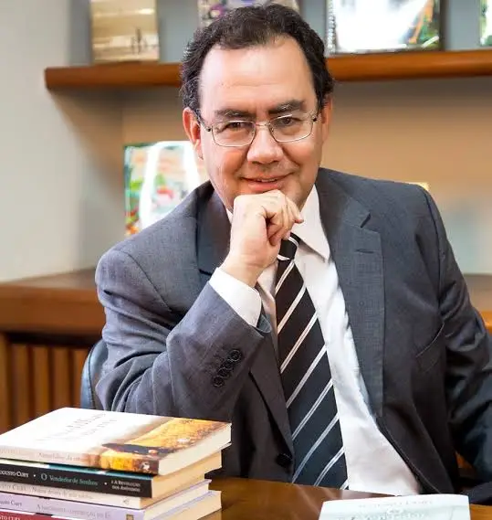Augusto Cury declara apoio a Flávio Bolsonaro no 2º turno após firmar “Termo de Compromisso Público”