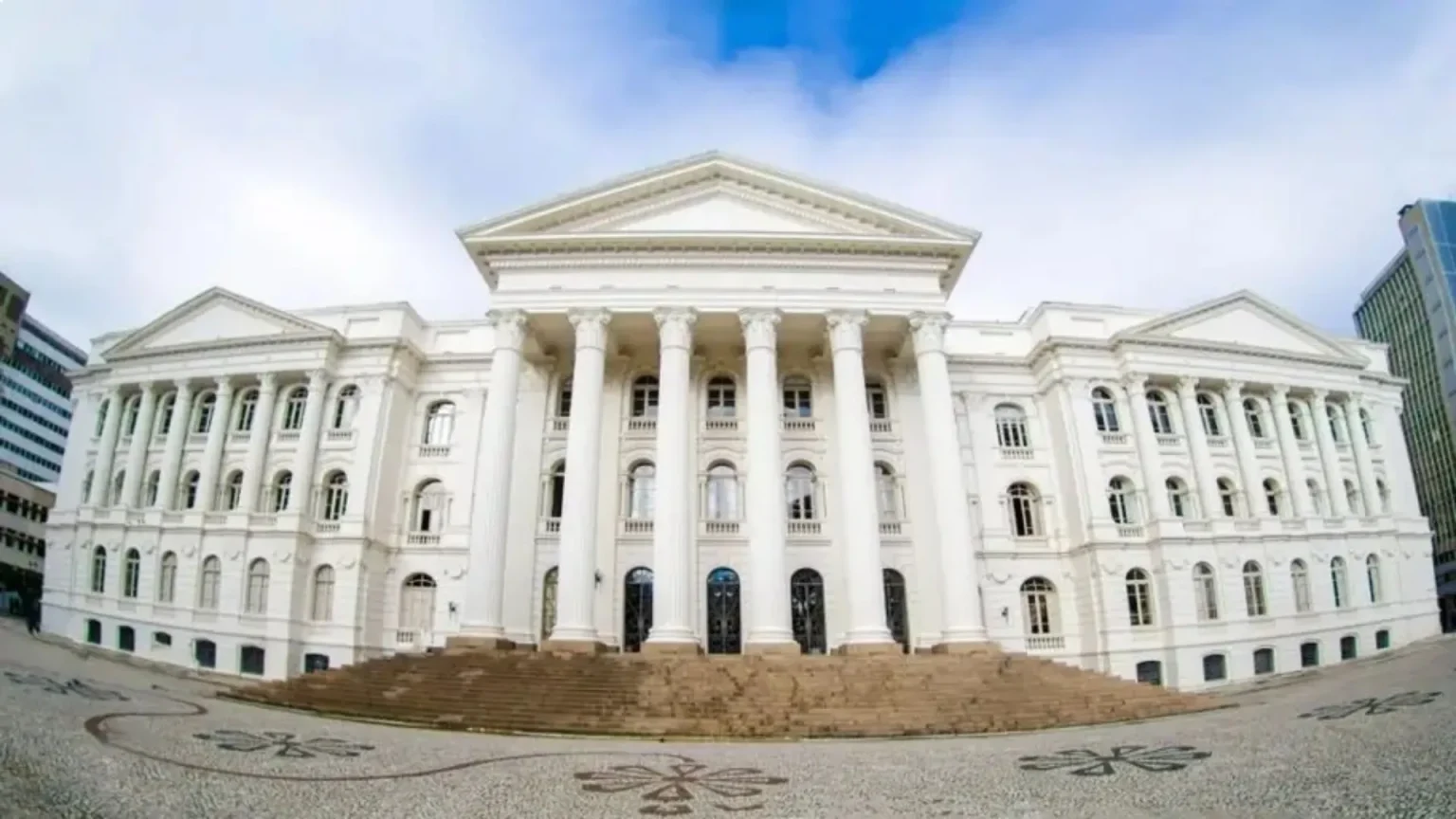 Vestibular da UFPR acontece neste domingo em fase única e com novo formato de redação